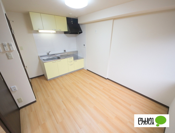 メゾンソワニエB棟の居間・リビング