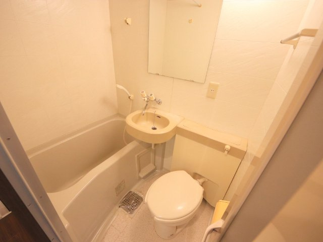 シティパレス生駒谷田町P7の浴室