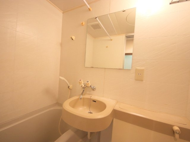 シティパレス生駒谷田町P7の洗面所