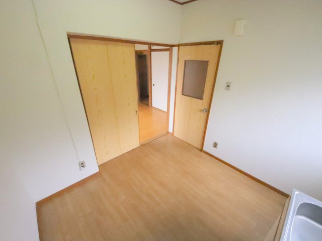 サンシャインハイツの居間・リビング