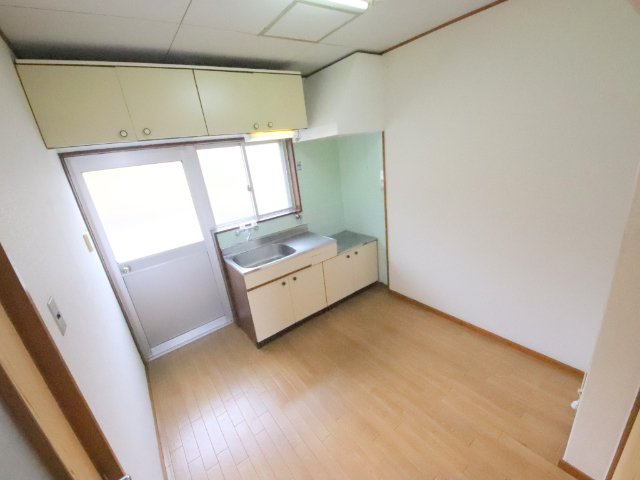 サンシャインハイツの居間・リビング