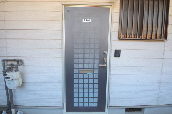 リバーサイドシングルの玄関