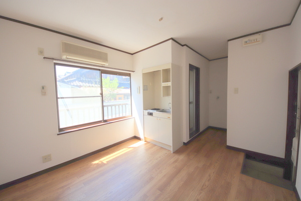 リバーサイドシングルの居間・リビング