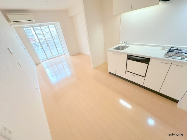 URBAN FLATS中之島　仲介手数料無料の居間・リビング