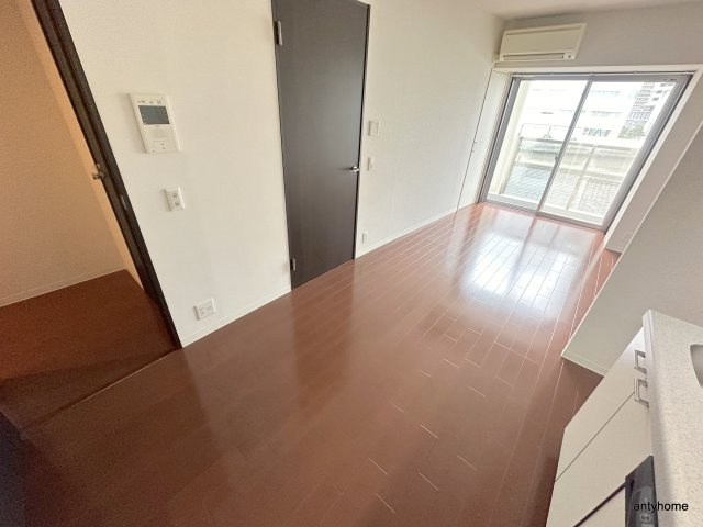 URBAN FLATS中之島　仲介手数料無料の居間・リビング