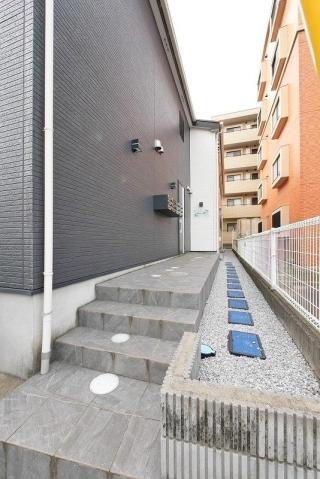 アドヴァンス新松戸のエントランス