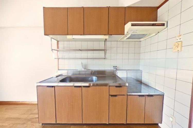 レジデンス扇のキッチン|コンパクトなキッチンで掃除もラクラク