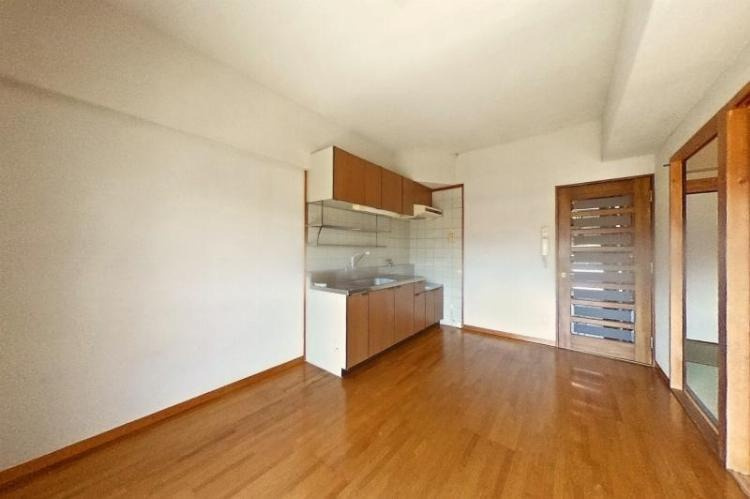 レジデンス扇の内装|明るい色調の室内です