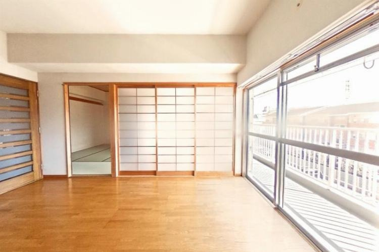 レジデンス扇の内装|明るい色調の室内です