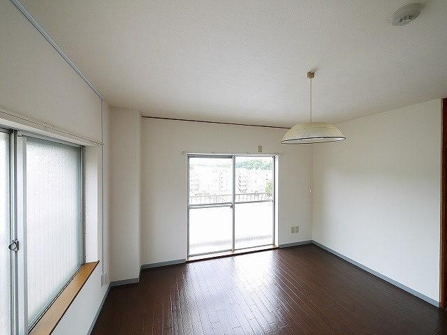 サニーハイツ（東菜畑）の洋室