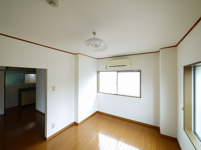 サニーハイツ（東菜畑）の居間・リビング