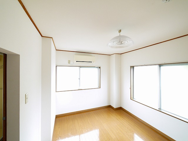 サニーハイツ（東菜畑）の居間・リビング