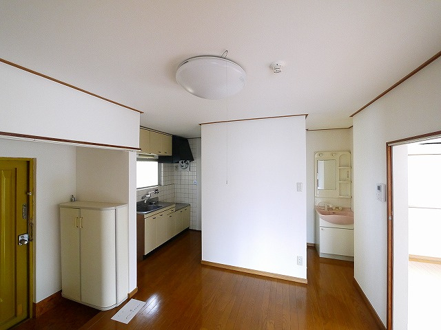 サニーハイツ（東菜畑）の居間・リビング