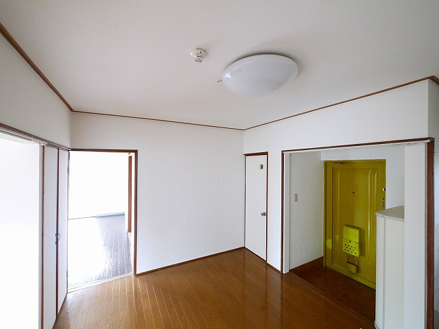 サニーハイツ（東菜畑）の居間・リビング