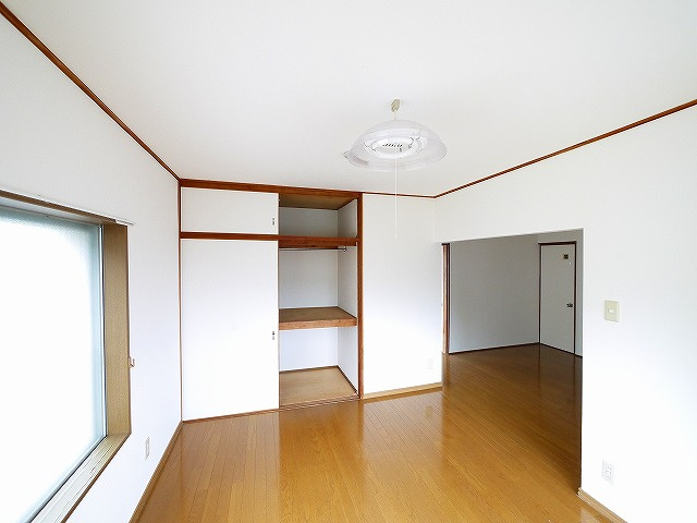 サニーハイツ（東菜畑）の居間・リビング