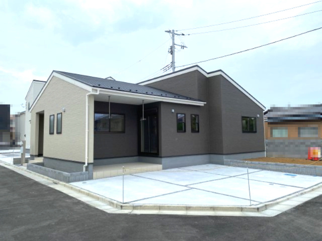 行田佐間第6～新築分譲住宅～（平屋建て）の外観|土地面積：約５９坪　建物面積：約27.8坪　平屋　カースペース３台可（車種による）