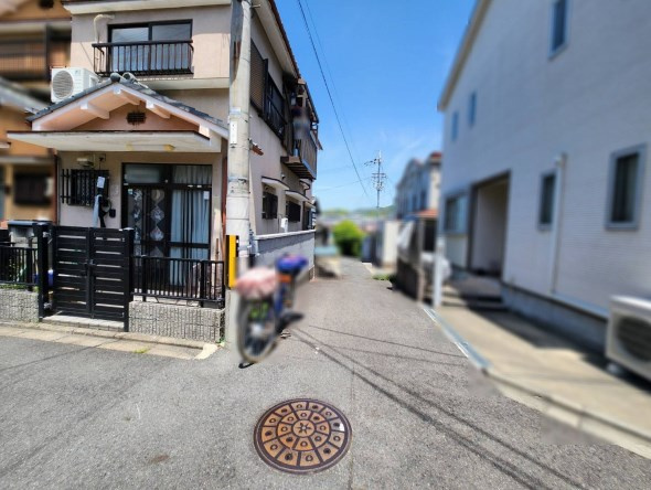 深草大亀谷西久宝寺町の前面道路含む現地写真|物件をご覧なられたことない探し始めの方でも『物件の探し方』や『適切なご予算の考え方』など丁寧にご説明致します！
一生に一度の住宅購入は経験豊富なスタッフのいるおうちカンパニーで♪