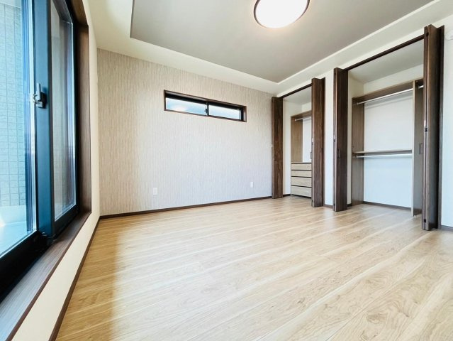 戸建　瑞穂市別府　全4区画分譲の寝室|奥行のあるウォークインクローゼットは収納方法自由自在。家族の成長に合わせた収納が可能です。