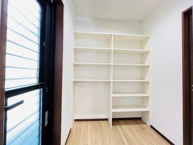 戸建　瑞穂市別府　全4区画分譲の収納|大容量の収納（パントリー）付きです！