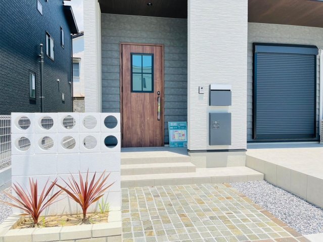 戸建　瑞穂市別府　全4区画分譲の玄関|玄関ドアの取っ手ハンドル部分にセンサーがついており、カード・シールタイプのキーで開け閉めができます