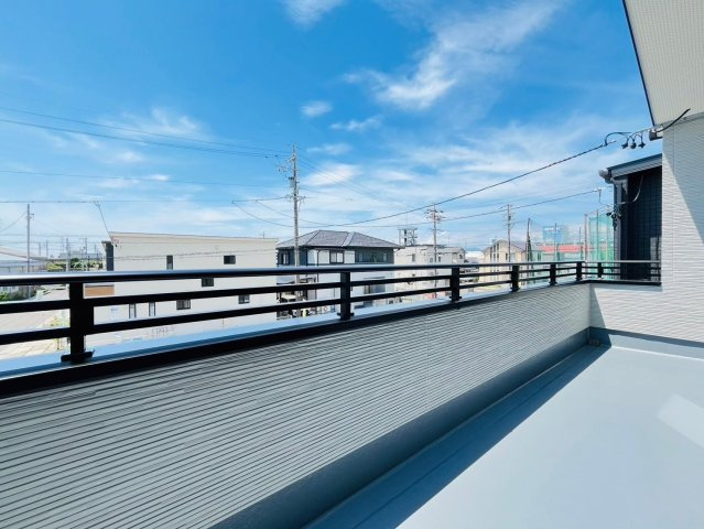 戸建　瑞穂市別府　全4区画分譲のバルコニー|バルコニーは南向きで洗濯物もよく乾きます！強度と表面積硬度を持つFPRで防水しています。