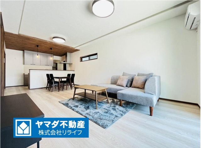 戸建　瑞穂市別府　全4区画分譲の居間・リビング|大きな窓がリビング全体に光と風を運びます。