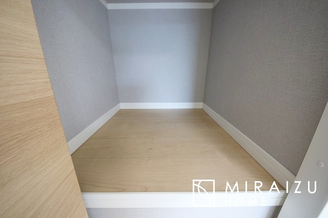 【内装】 | プライベートの空間もみんなで過ごす空間も両社兼ね備えたつくりです。階段には安全性を配慮。