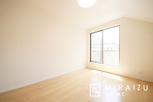 【洋室】 | 平日・休日問わず、いつでもご見学が出来ます♪☆実際に見て、触れて感じる安心のお住まい探しを体験して下さい♪☆物件情報だけでなく、地域の特色などなどエリア情報もお伝え出来たら嬉しいです♪
