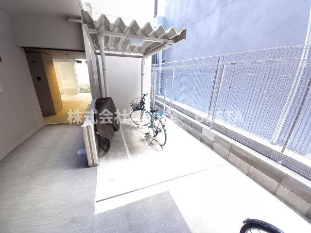 STEADY三宮の駐車場