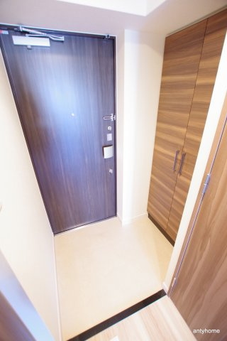 ディームス江坂 仲介手数料無料の玄関