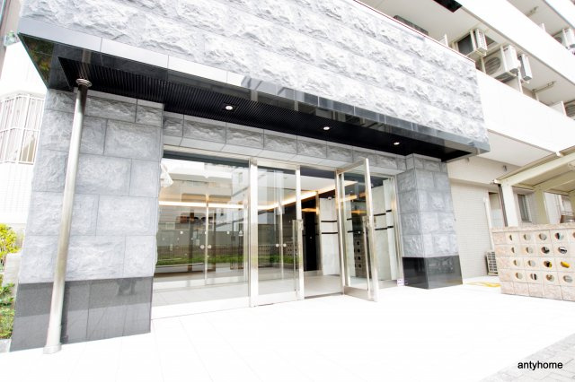 ディームス江坂 仲介手数料無料のエントランス