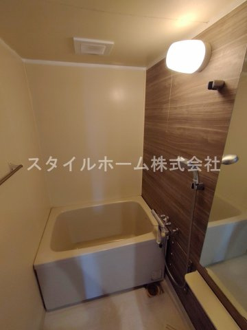ブラウンエイトＡの浴室