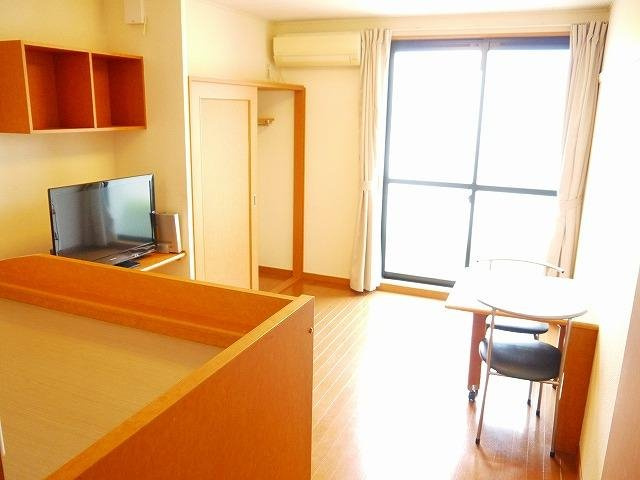 レオパレス伏見Ⅰの洋室|落ち着いた色調の洋室です