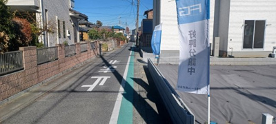 【前面道路含む現地写真】 | 熊谷市新堀 2150万 分譲地A | 北西道路側