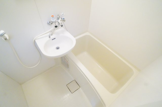 グラン逆瀬川の洗面所