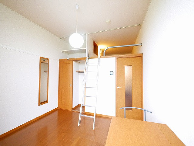 レオパレスエザーンスⅡの居間・リビング|使いやすい居間です