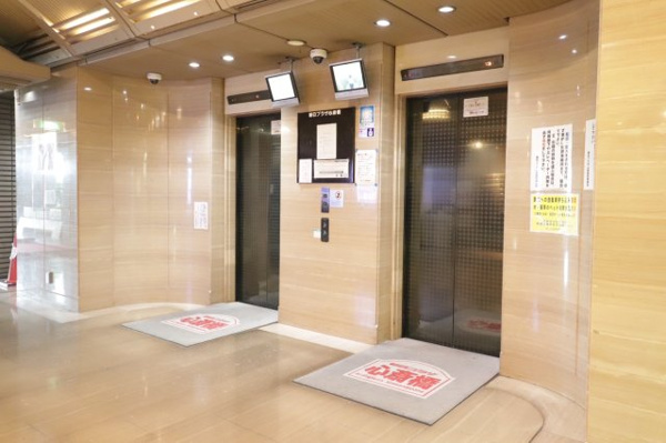 【その他共用部分】 | 【エレベーターホール】2基ございます！モニターで内部を確認でき、安心です！