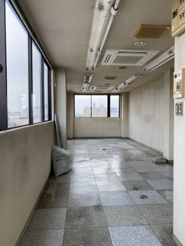 内外ビルの内装