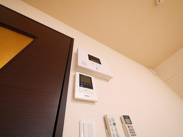 クレイノカンナのセキュリティ|室内から訪問者がわかるモニター付きインターホン