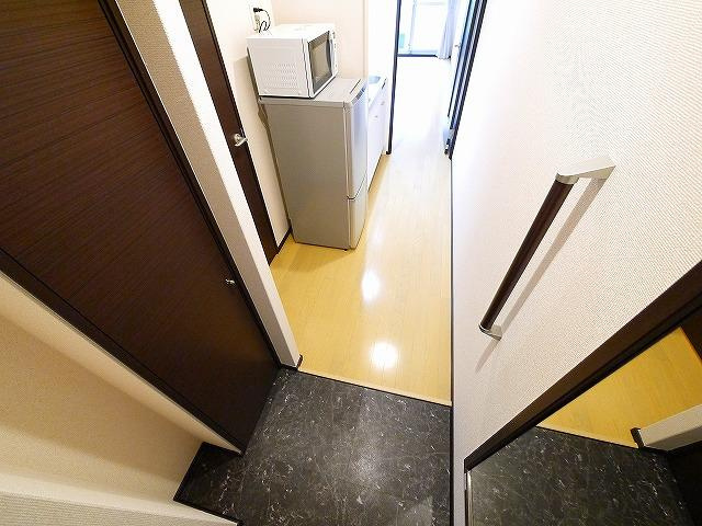 クレイノカンナの玄関|収納もある玄関です