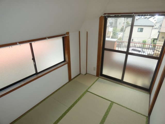 【洋室】 | 洋室の隣は和室で寝室にいかがでしょうか。