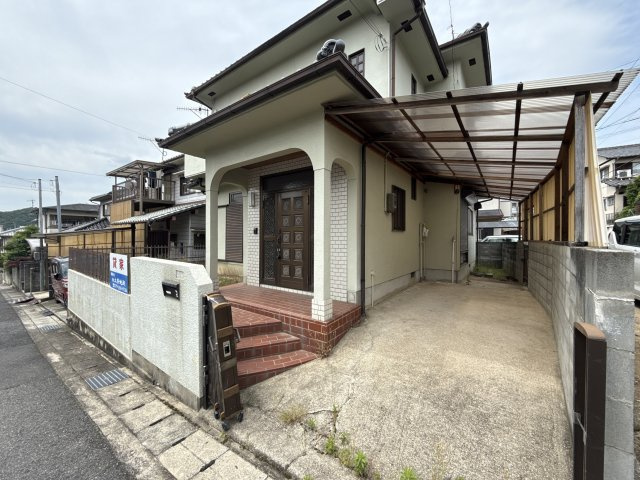 植田貸家の駐車場