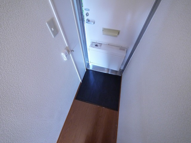 レオパレスオアシスの玄関|明るい玄関です