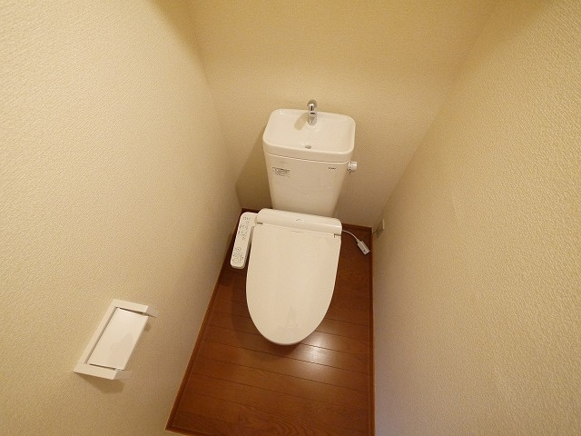 レオパレスオアシスのトイレ|清潔感のあるトイレです