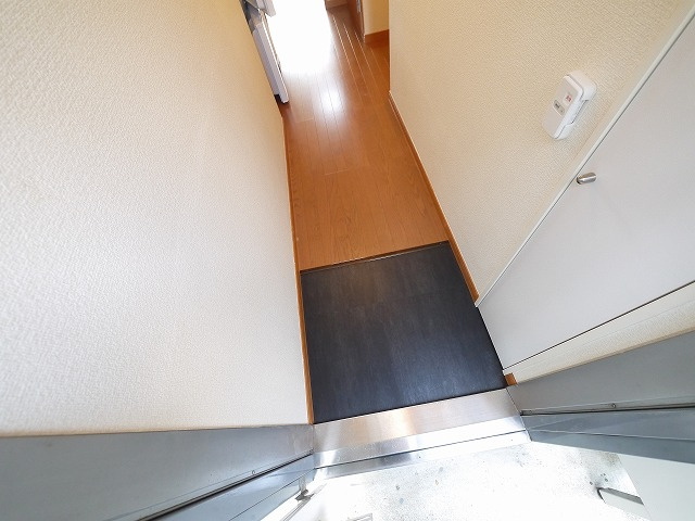 レオパレスオアシスの玄関|ゆったりとした玄関です