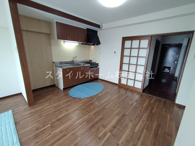 オリエンタルハイツの居間・リビング