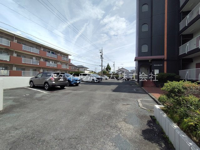 オリエンタルハイツの駐車場