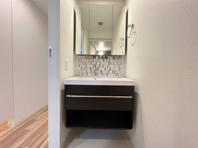セレニテフラン本町の独立洗面台