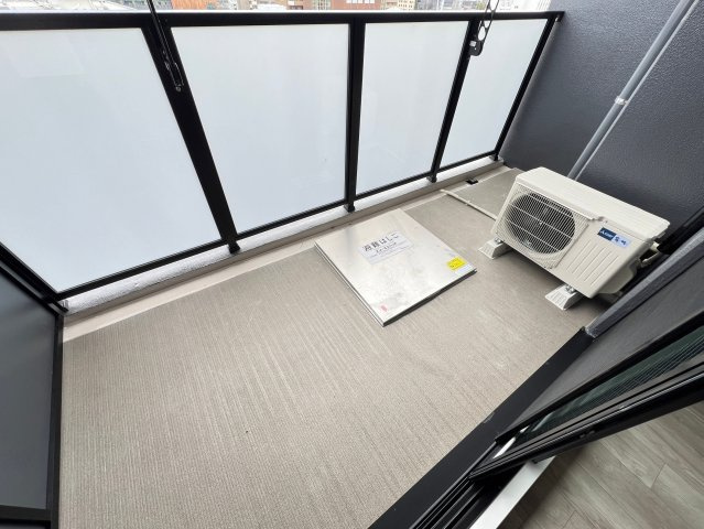 コンフォリア新梅田のバルコニー