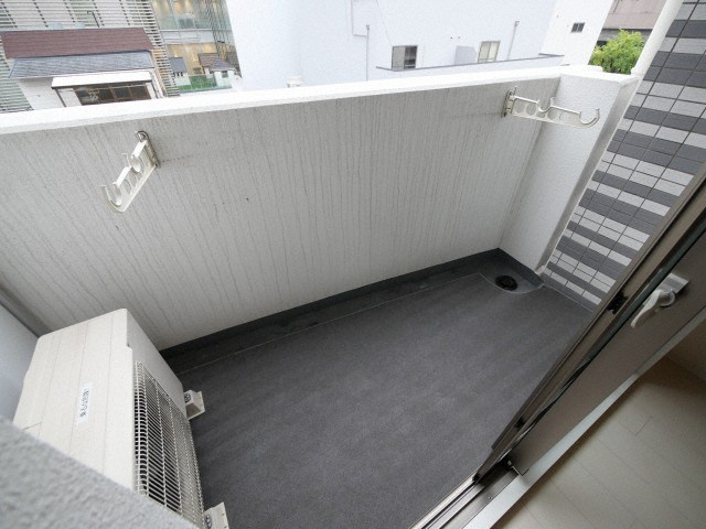 APRILE南森町のバルコニー
